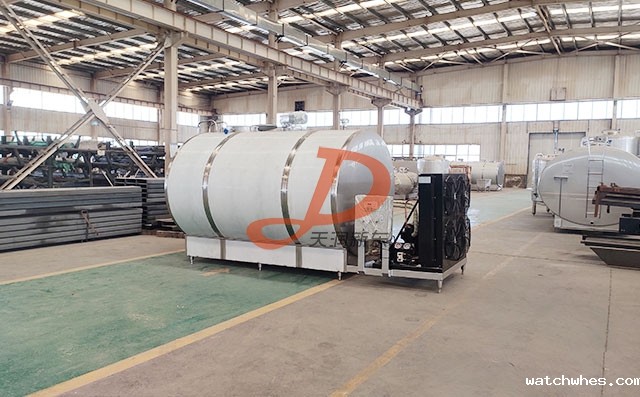 内蒙客户订购的6吨牛奶制冷罐完成发货准备