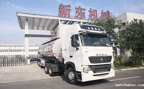 宁夏客户订购的35立方大型<a href=http://xnc.xdqj.com/xnc/ target=_blank class=infotextkey>半挂<a href=/ target=_blank class=infotextkey>奶罐车</a></a>发货