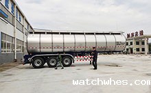 西安客户订购的半挂运奶车生产完成即将发货