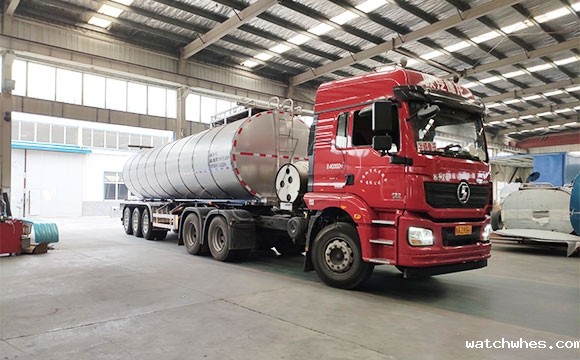 半挂运输鲜<a href=/ target=_blank class=infotextkey>奶罐车</a>