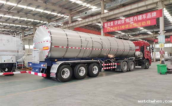 半挂运输鲜<a href=/ target=_blank class=infotextkey>奶罐车</a>