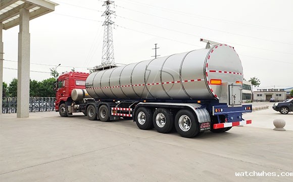 半挂运输鲜<a href=/ target=_blank class=infotextkey>奶罐车</a>