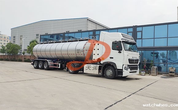半挂鲜奶运输车