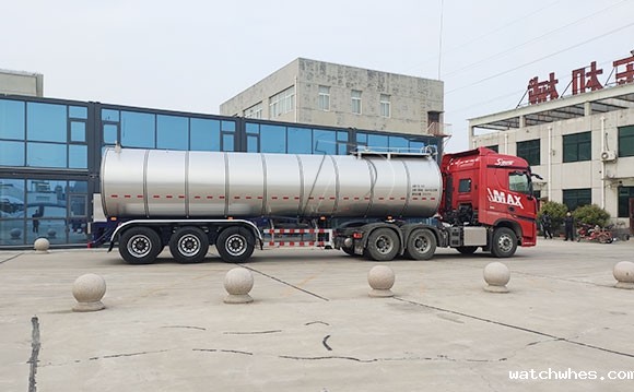 半挂鲜奶运输车