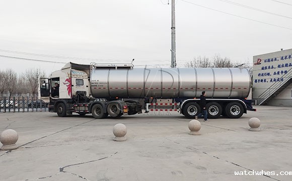 鲜奶运输罐车