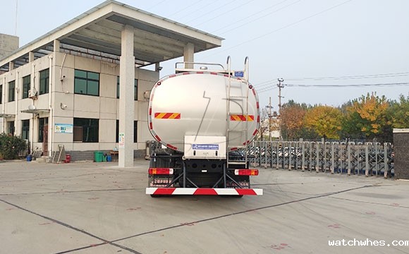 前四后六<a href=/ target=_blank class=infotextkey>奶罐车</a>