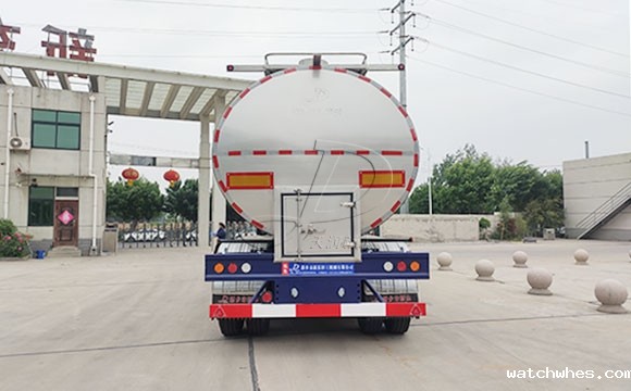 半挂牛奶运输车