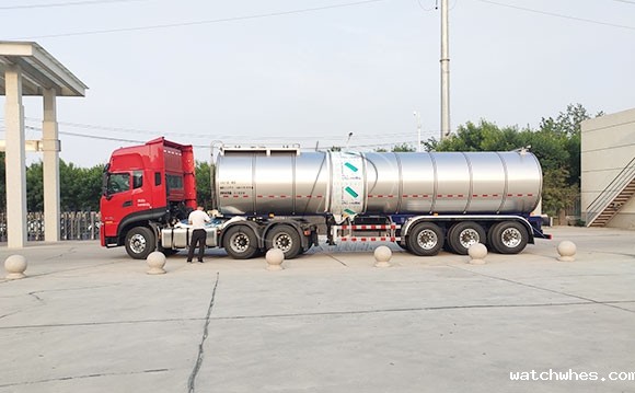 <a href=http://xnc.xdqj.com/xnc/ target=_blank class=infotextkey>半挂<a href=/ target=_blank class=infotextkey>奶罐车</a></a>