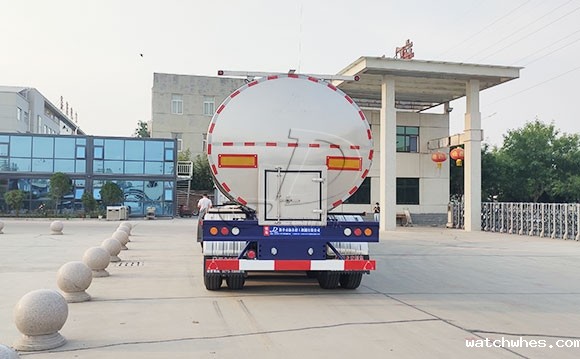 <a href=http://xnc.xdqj.com/xnc/ target=_blank class=infotextkey>半挂<a href=/ target=_blank class=infotextkey>奶罐车</a></a>