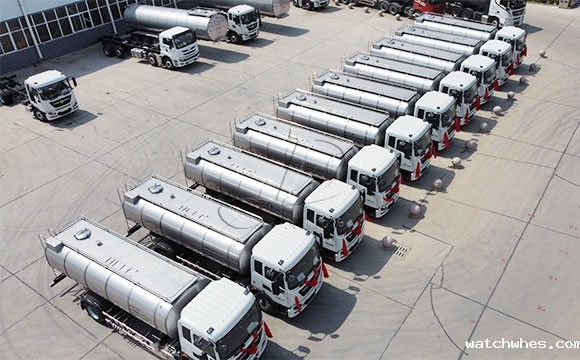 鲜奶运输车