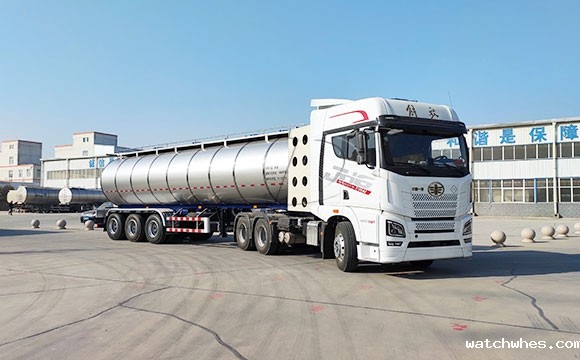 半挂鲜奶运输车
