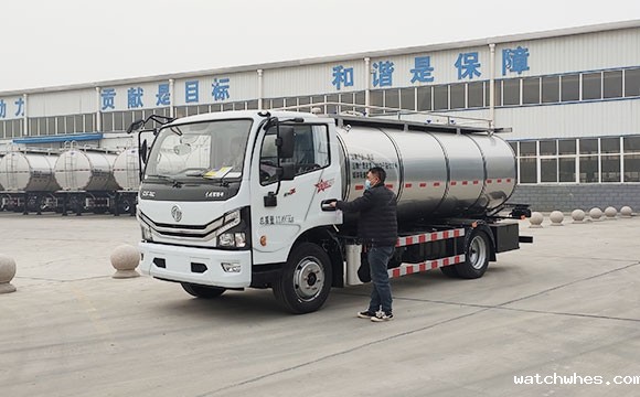 东风多利卡鲜奶运输车