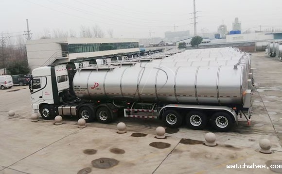鲜奶运输半挂车