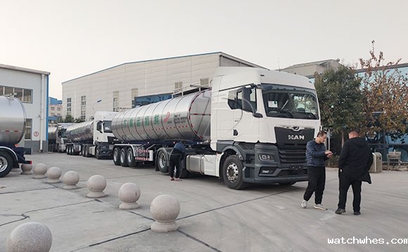 牛奶运输罐车