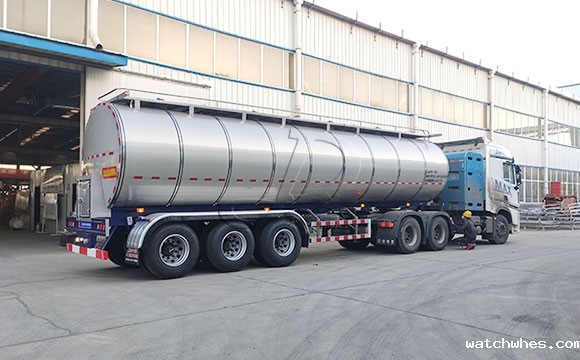 <a href=http://xnc.xdqj.com/xnc/ target=_blank class=infotextkey>半挂<a href=/ target=_blank class=infotextkey>奶罐车</a></a>