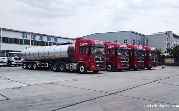 半挂牛奶运输车