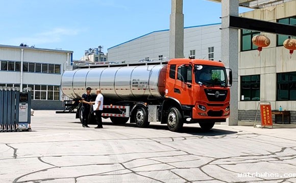 东风国六牛奶运输车