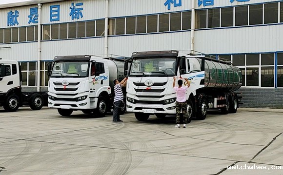 解放国六20吨牛奶运输车