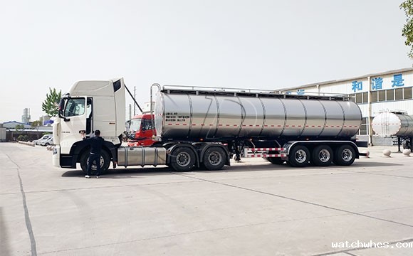 罐式拉牛奶卡车