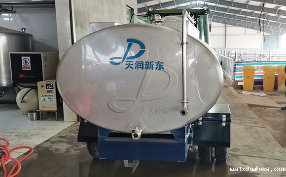 拖拉机牵引鲜奶运输罐