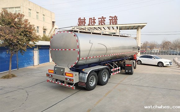 鲜奶运输车
