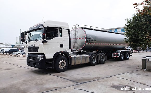 半挂鲜奶运输罐车