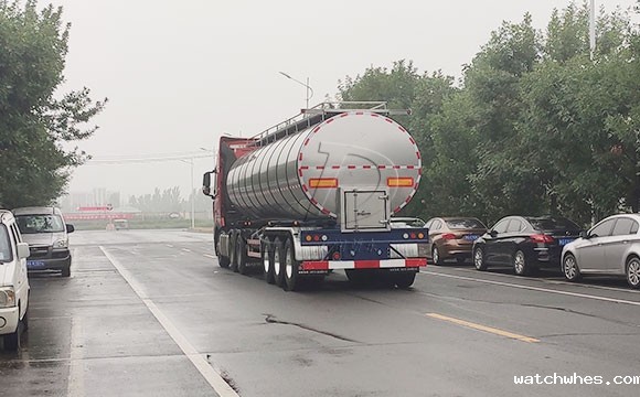 牛奶运输物流车