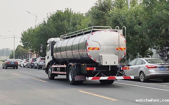 不锈钢牛奶冷罐车