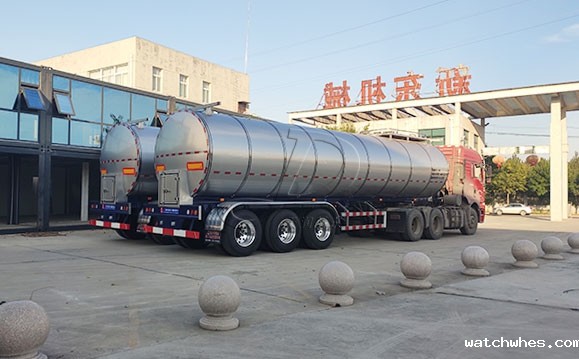 半挂鲜奶运输车