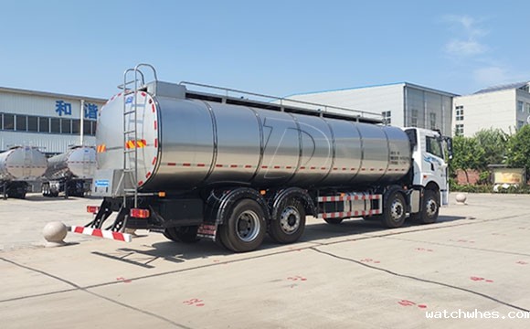 解放鲜奶运输车