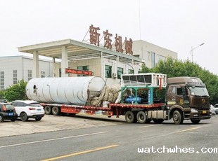 某大型牧场订购的三台50吨不锈钢立式冷奶罐发货