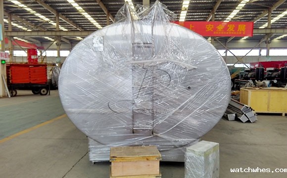 星空体育app官网入口10吨鸭血<a href=/ target=_blank class=infotextkey>制冷罐</a>准备发往山东