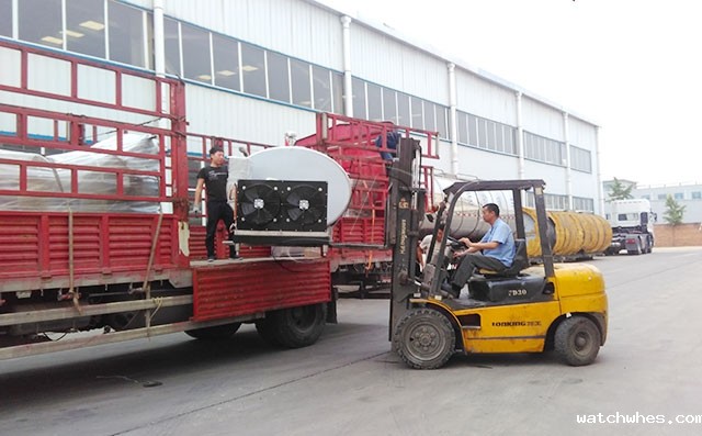 江苏客户订购的1吨鲜奶制冷罐今日发货