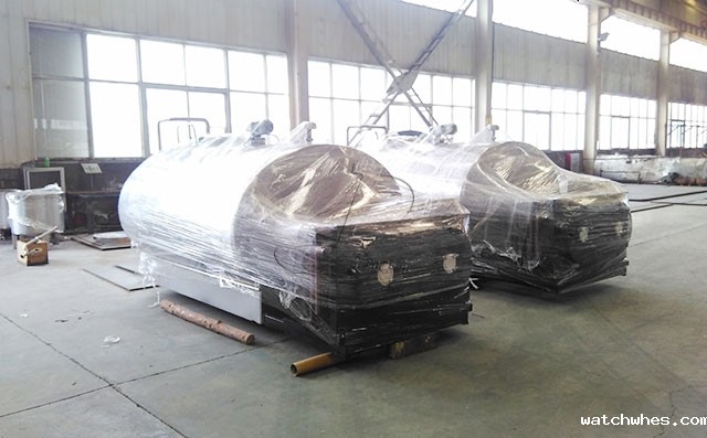 山东客户订购的两台3吨牛奶制冷罐发货准备