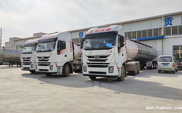 三台天润watchwhes牌34吨鲜牛<a href=/ target=_blank class=infotextkey>奶罐车</a>今日发往四川