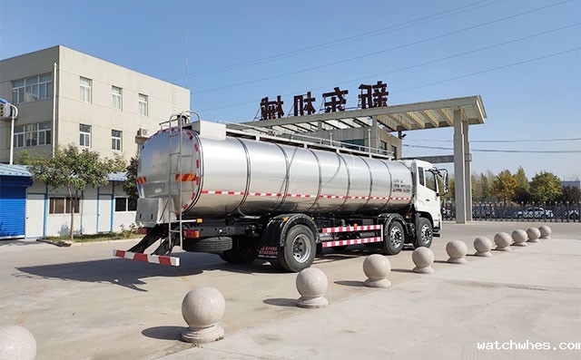 天润watchwhes牌YXD5250GNY鲜奶运输车发往浙江