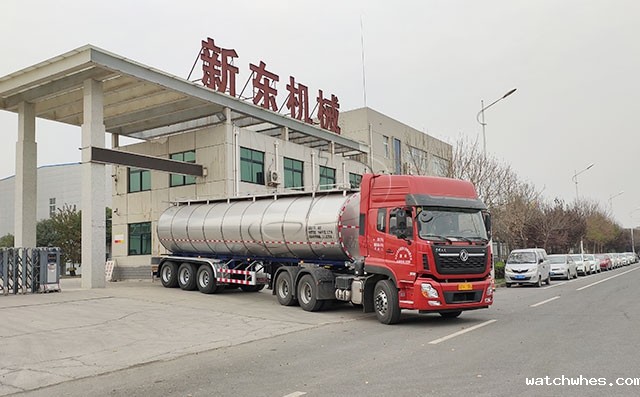 天润watchwhes33吨半挂鲜奶车发往河南郑州