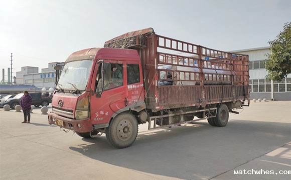 安阳客户订购的5吨卧式鲜奶<a href=/ target=_blank class=infotextkey>制冷罐</a>下午发货