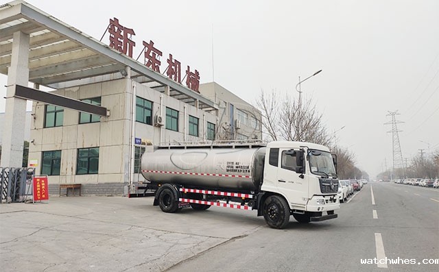 河北客户订购的两轴10立方罐式运奶车下午发车