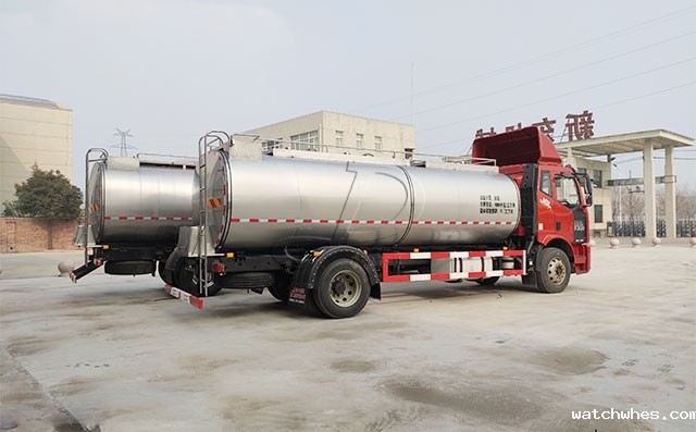 山西两台罐式鲜奶保温车上午整装待发