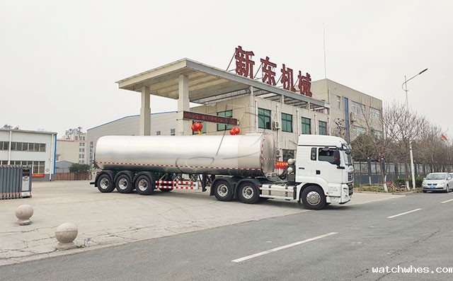 我公司天润watchwhes牌大型装奶运输罐车发往陕西