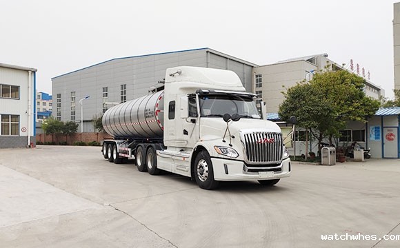 罐式拉牛奶卡车