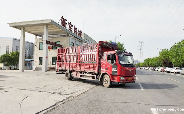 焦作客户订购的6000L鲜奶制冷罐下午按时发货