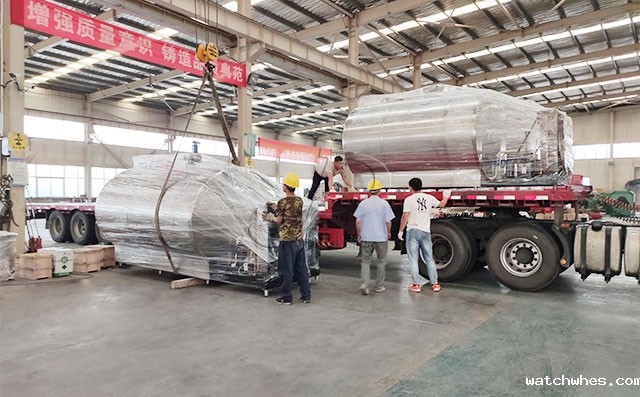 新疆两台6吨鲜奶制冷罐下午装车发往昌吉