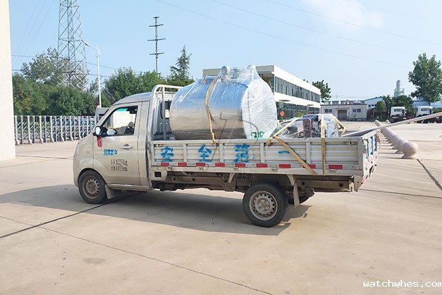 江苏扬州1吨卧式鲜奶冷储罐今天下午发货