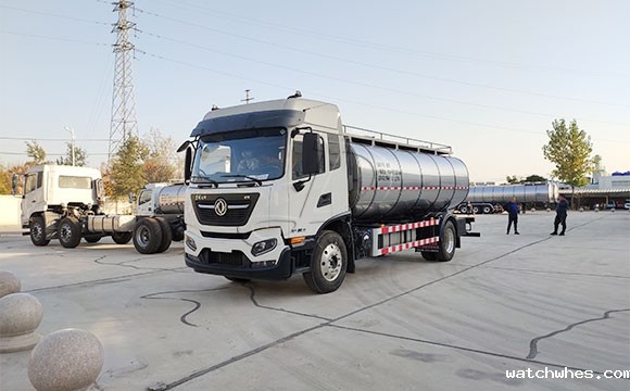 不锈钢奶槽罐车