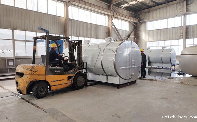 天润watchwhes两台10吨猪血制冷罐准备发往山东