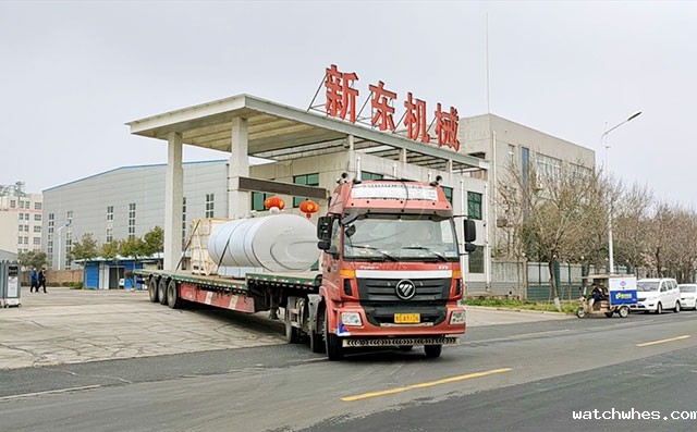 广东10吨不锈钢牛奶制冷罐装车发货现场