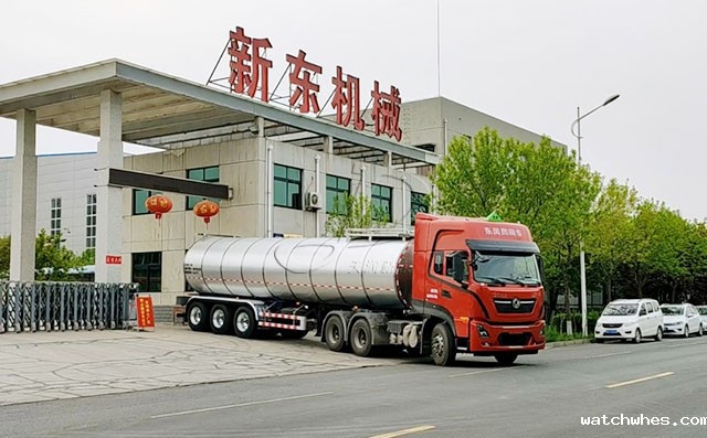 星空体育app官网入口34吨鲜奶运输挂车发往河北某牧场