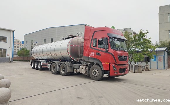 鲜奶运输车